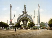 The main entrance of the Exposition Universal in 1900 in Paris, displaying the triumph gate by René Biné (1866-1911).