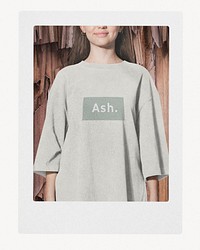 Oversized t-shirt on woman mockup psd