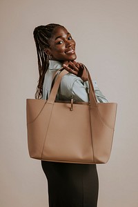 Businesswoman carrying beige tote bag