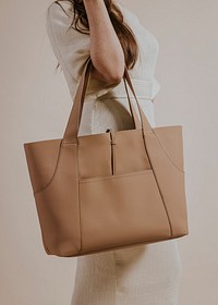 Businesswoman carrying beige tote bag