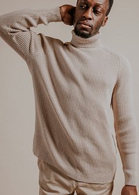 Man wearing beige turtleneck sweater, Winter fashion