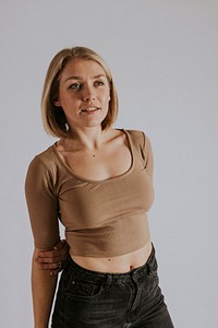 Woman in brown crop top, casual fashion