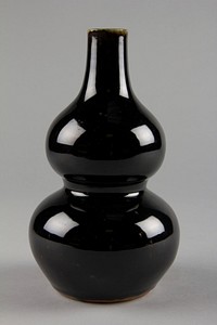 Gourd-shaped vase