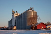                         Grain silos and small railroad station in Sleepy Eye, Minnesota. The town got its name from a nearby lake, which in turn was named after Sioux chief Sleepy Eye, who was known for his droopy eye. The chief was among a contingent of Native Americans chosen to travel to Washington, D.C., in 1824 for a meeting with U.S. president James Monroe                        