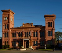                         The Algiers Courthouse in Algiers, a historic New Orleans, Louisiana, neighborhood that is the only part of the city on the West Bank, or west bank, of the Mississippi River                        