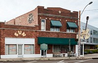                         The Sun recording studio in Memphis, Tennessee, operated for years by renowned musical impresario Sam Phillips, where many legendary country, rock-'n'-roll, and rockabilly artists such as Roy Orbison, Jerry Lee Lewis, Johnny Cash, and Elvis Presley recorded what would become hit records in the 1950s                        