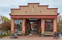                         The Creekside Trading store in Leiper's Fork, a small, rural Tennessee community named for pioneer surveyor Hugh Leiper that has become somewhat of a tourist attraction near an entrance to the Natchez Trace Parkway (a 444-mile two-lane scenic road through Tennessee, a bit of Alabama, and Mississippi)                        