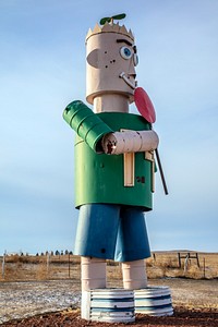                         A member of the "World's Largest Tin Family," part of artist Gary Greff's series of metal-art installations along North Dakota's "Enchanted Highway," a 32-mile stretch of a county road in the southwestern part of the state                        