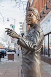                         This life-sized bronze sculpture of a Bill Clinton is one of the privately funded "City of Presidents" sculptures of all past U.S. presidents (as of 2021 not yet including Donald Trump) placed on ten downtown corners in Rapid City in western South Dakota                        