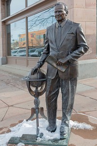                         A life-sized bronze sculpture of George H.W. Bush, one of the privately funded "City of Presidents" sculptures of all past U.S. presidents (as of 2021 not yet including Donald Trump) placed on ten downtown corners in Rapid City in western South Dakota                        