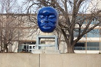                         Japanese artist Jun Kaneko's 2009 "Unitled" ceramic and galvanized-steel sculpture outside the Sheldon Museum of Art on the campus of the University of Nebraska in Lincoln, the capital city of the midwest-U.S. state                        