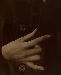 Georgia O&rsquo;Keeffe&mdash;Hand (1918) by Alfred Stieglitz.  