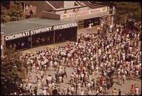 Noon Concert by Cincinnati Symphony Orchestra in Fountain Square. Original public domain image from Flickr