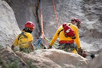 Joshua Tree Search and Rescue practicing dual-attendant litter rescue
