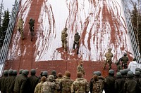 Spartan paratroopers and Indian Army troops share rappel techniques during Yudh Abhyas 21 in Alaska, October 21, 2021. Original public domain image from Flickr