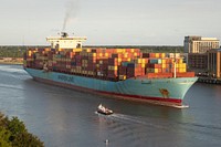 A container ship in the Savannah River arrives to the Port of Savannah. Original public domain image from Flickr