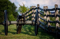 A cannon sits near the historical site of defensive positions from the first day of the Battle of Gettysburg. Original public domain image from Flickr