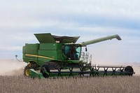 Mike Starkey Soybean HarvestMike Starkey harvests soybeans on a 135-acre field in Brownsburg, Indiana Sept. 23, 2022. Starkey practices no-till farming, plants cover crops in between cash crop season and rotates his fields between corn and soybeans as part of a soil health management system. (NRCS photo by Brandon O’Connor)