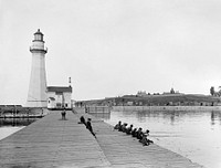 Light house and Fort Ontario, Oswego, N.Y. (Former lighthouse dismantled in 1929)[1]