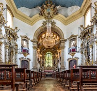 Interior da Igreja de Nossa Senhora do Carmo em Ouro Preto, ao fundo o altar-mor.