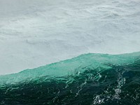 This is a zoomed in view of the edge of the Horseshoe Falls from upstream at the Canadian side.