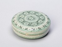 Covered Cosmetic Box with Chrysanthemum Flower Heads