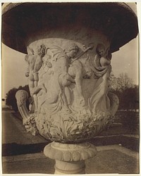 Versailles, Vase par Cornu by Jean-Eugène-Auguste Atget