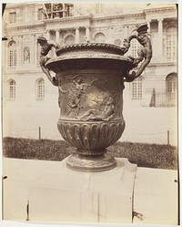 Versailles, Vase par Ballin by Jean-Eugène-Auguste Atget