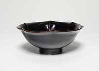 Bowl with Foliate Rim and White Ribs