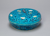 Circular Covered Box with Floral and Lingzhi Mushroom Scrolls