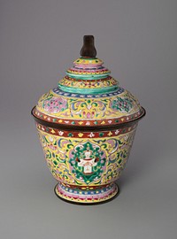 Bencharong (Five-Colored) Ware Jar with Tiered Cover
