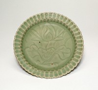 Foliate Dish with Lotus Flower