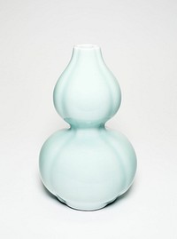 Lobed Gourd-Shaped Vase