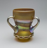 Tyg by Louis Comfort Tiffany