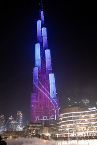 Dubaï city night, skyscraper tower.