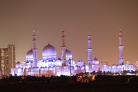 Dubaï city night, Islamic mosque.