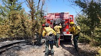 Road 702 FireEngine crew loaded with bladder bags on the Road 702 Fire. Photo by Nebraska Forest Service