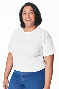 Women&#39;s white t-shirt and jeans plus size fashion mockup psd studio shot