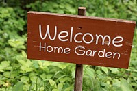 Gardening wooden sign mockup psd