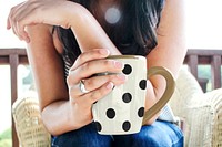 Polka dot mug mockup psd