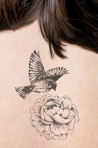 Flower tattoo mockup, woman's back psd