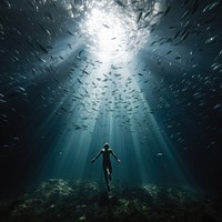 Free driver swimming under ocean