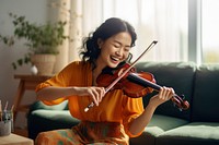 Happy Asian violinist 