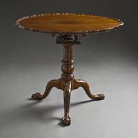 Round Tea Table with Scalloped Top