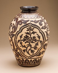 Flattened Bottle with Lotus Scroll Design in Iron Glaze