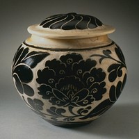 Lidded Jar (Guan) with Floral Scrolls