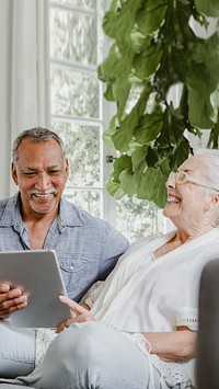 Retired couple smiling iPhone wallpaper