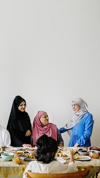 Middle Eastern family gathering iPhone wallpaper
