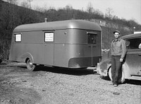 A demonstration of Farm Security Administration trailers. Trailer for defense workers. Washington, D.C.. Sourced from the Library of Congress.