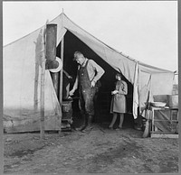 Supper time in Farm Security Administration (FSA) migratory emergency camp for workers in the pea fields. Calipatria, California. Sourced from the Library of Congress.